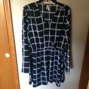 Live 4 Truth black and white v-neck tunic